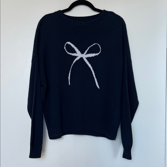 Hollister Sweaters - Women's Navy Blue Sweater with White Bow Design